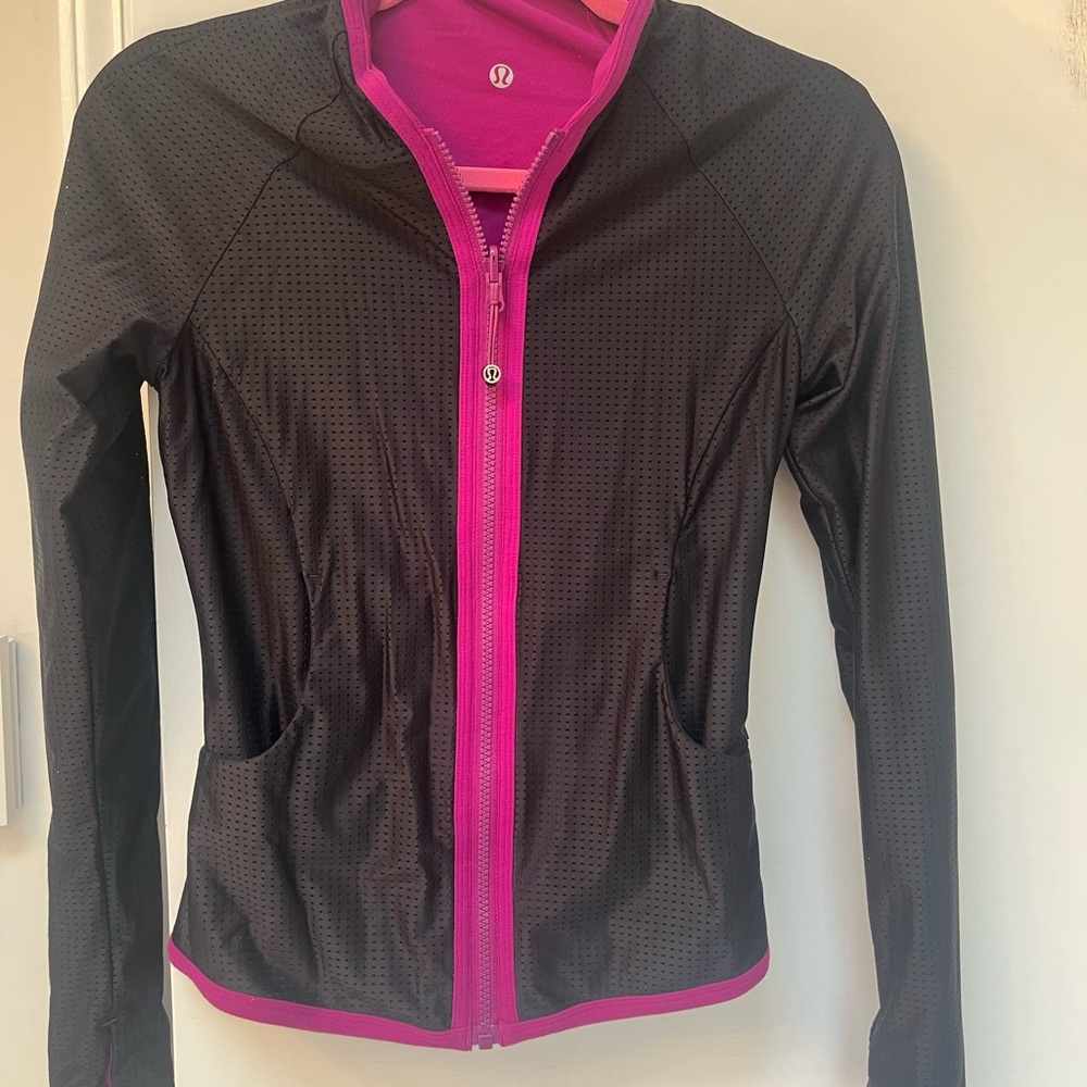 Lululemon vintage reversible jacket.  Size 4.  Excellent condition.  